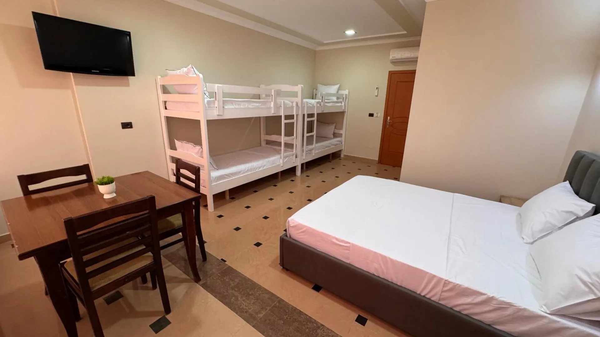 Vila Diora Hostel Elbasan