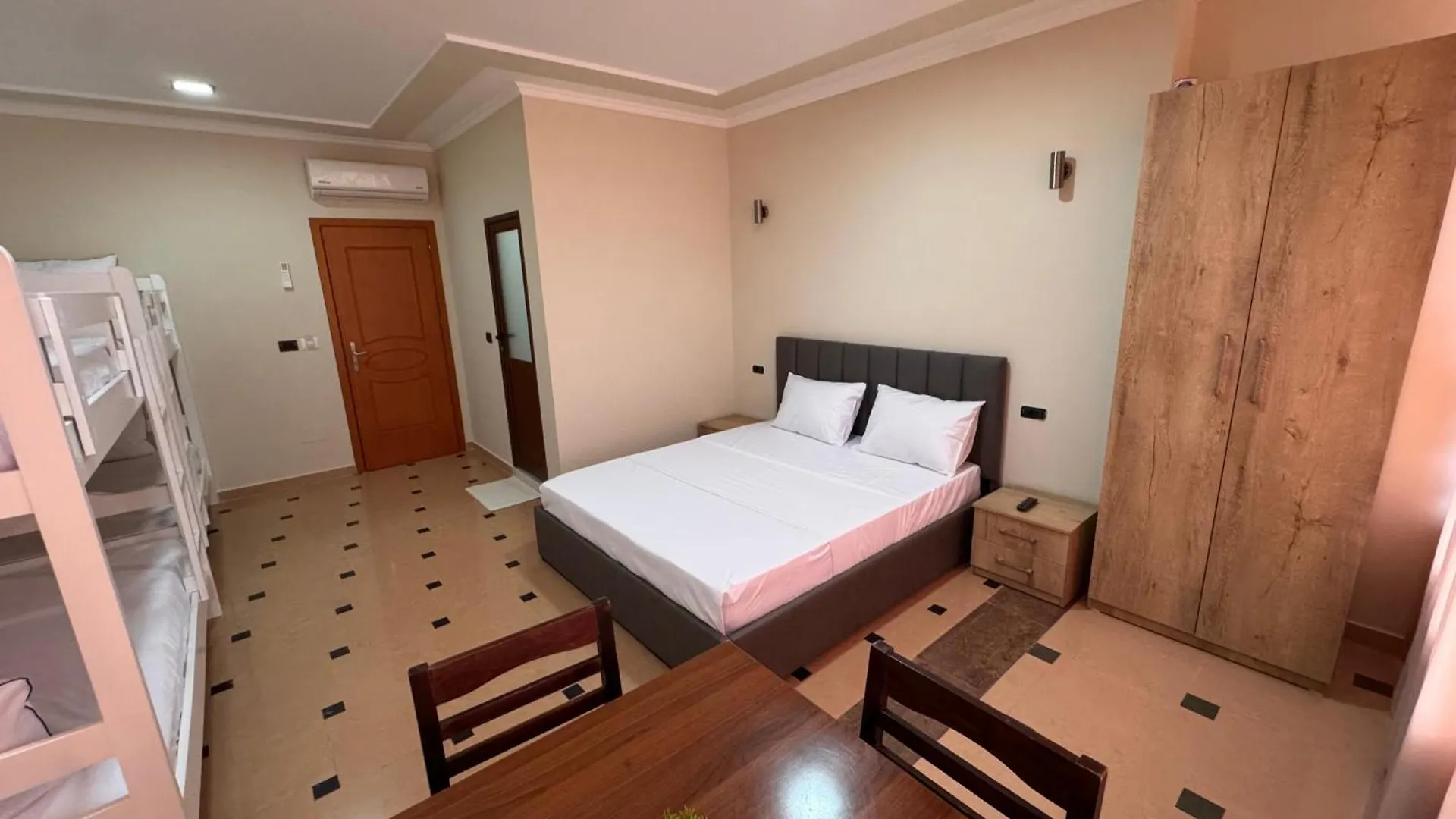 Vila Diora Hostel Elbasan